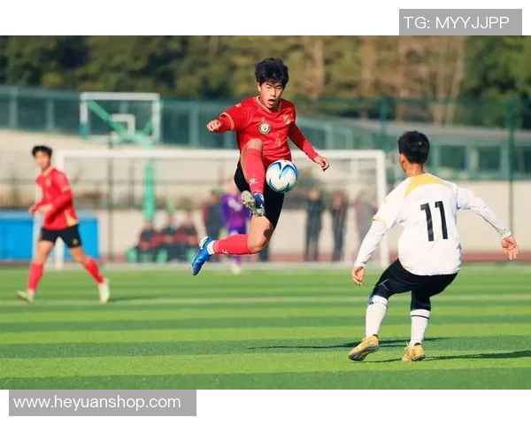 激情四溢的绿茵场上足球比赛带给我们的感动与启示